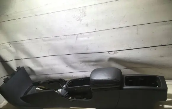 Volvo C70 Center console 8687407