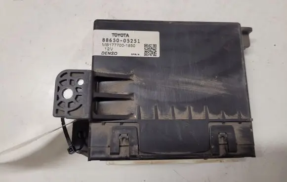 Toyota Avensis T270 Other control units/modules 8865005251 MB1777001850