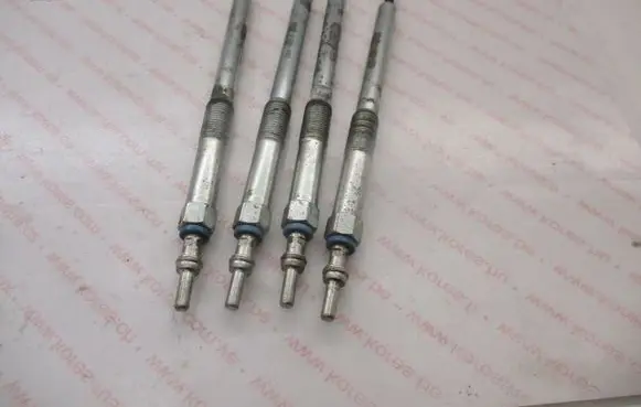 Renault Trafic III (X82) Glow plug 110657031R M9R710