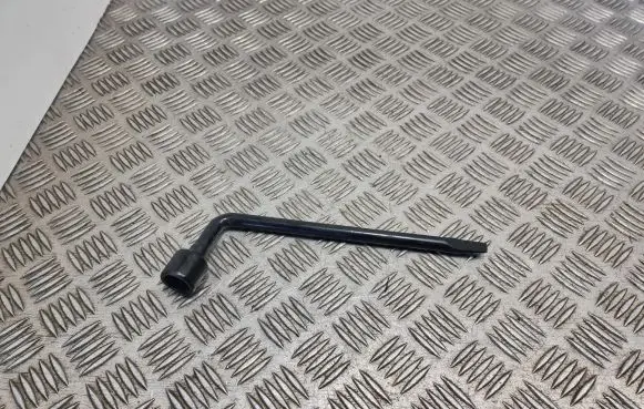 KIA Sorento Wheel nut wrench 