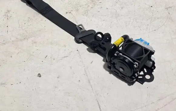 Toyota Yaris Cross Rear seatbelt 733600D451