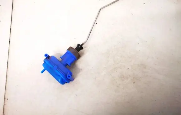 Audi 80 90 S2 B4 Central locking vacuum pump 893862153d