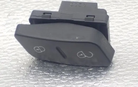 Volkswagen Tiguan Central locking switch button 1K0962125B