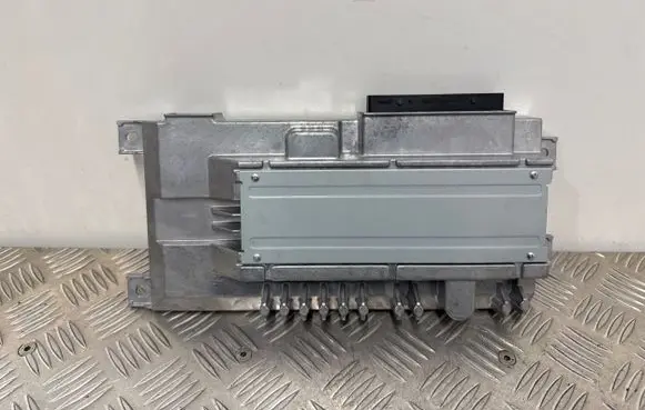 Audi A4 S4 B9 8W Sound amplifier 8W0035465