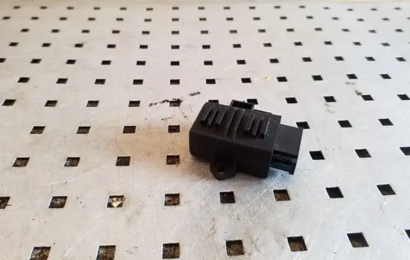 Volkswagen Scirocco Seat heating relay 1K0959772