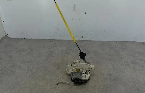Audi A6 S6 C6 4F Rear door lock 4F0839016