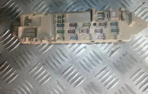 Mazda 323 Fuse box set