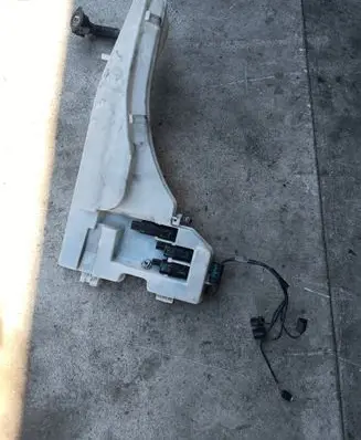 BMW X5 E70 Windshield washer fluid reservoir/tank 7161476 7190998
