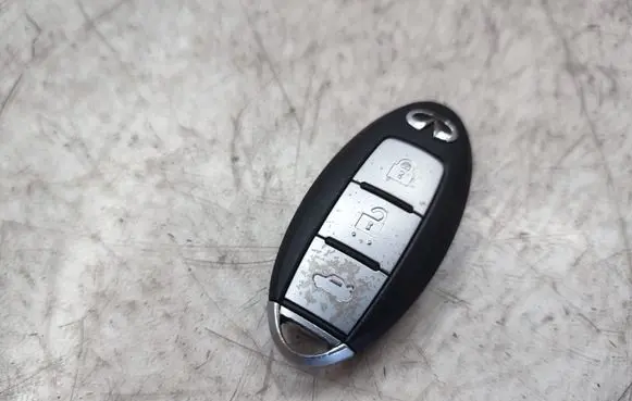 Infiniti Q50 Ignition key/card 