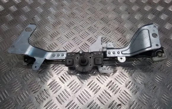 Rear door manual window regulator