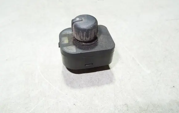 Wing mirror switch