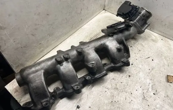 Nissan Pathfinder R51 Intake manifold 0112601