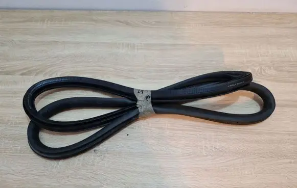 Peugeot 508 II Front door rubber seal 9813388580