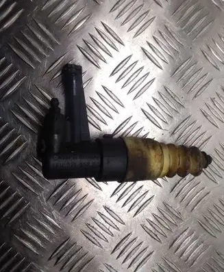 Volkswagen PASSAT B5.5 Clutch slave cylinder 8E0721257