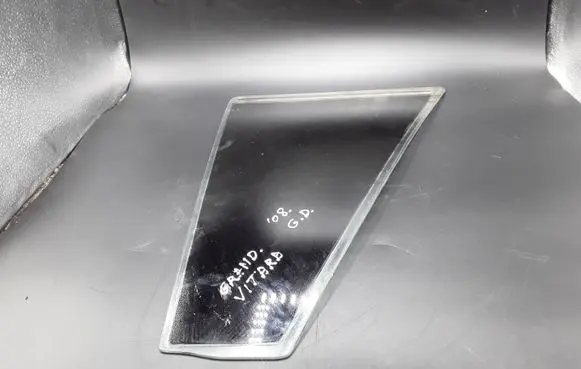 Suzuki Grand Vitara II Rear vent window glass NOCODE