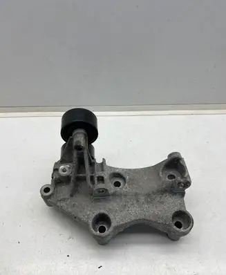 Nissan X-Trail T32 Generator/alternator bracket 117105124R