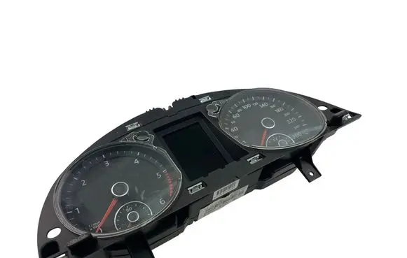 Volkswagen PASSAT B7 Speedometer (instrument cluster) 3AA920870J