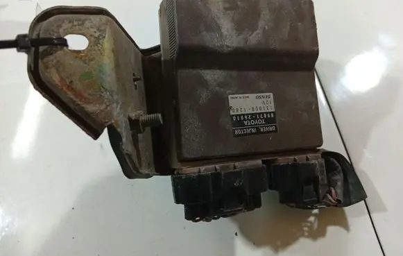Toyota Avensis Verso Fuel injection control unit/module 8987126010