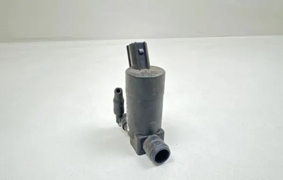 Ford C-MAX I Windscreen/windshield washer pump 1S7117K624FD T655C