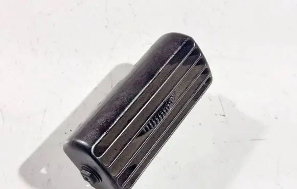 Mitsubishi Pajero Sport I Dash center air vent grill