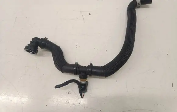 Nissan Qashqai J12 Engine coolant pipe/hose
