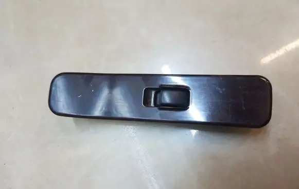 Mitsubishi Pajero Sport I Electric window control switch MR551008