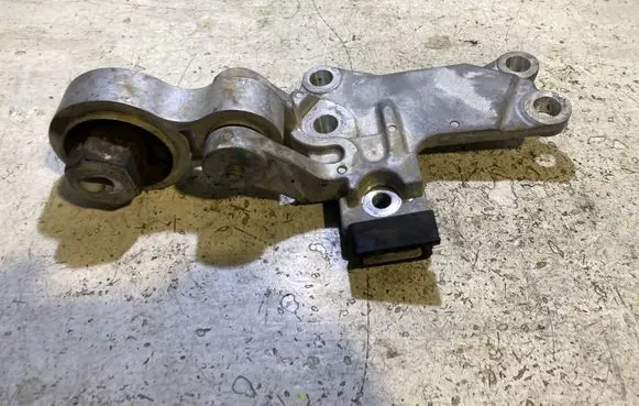 Ford Edge II Engine mount bracket