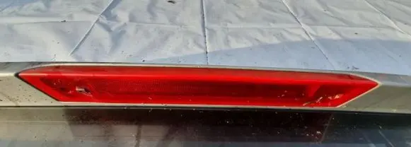 Third/center stoplight