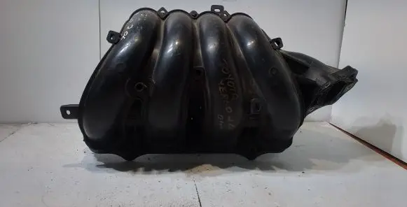Toyota Avensis Verso Intake manifold