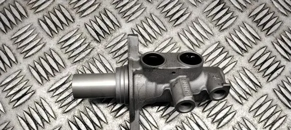 Master brake cylinder