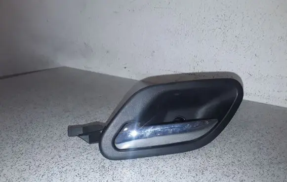 BMW 5 E39 Front door interior handle 8226049