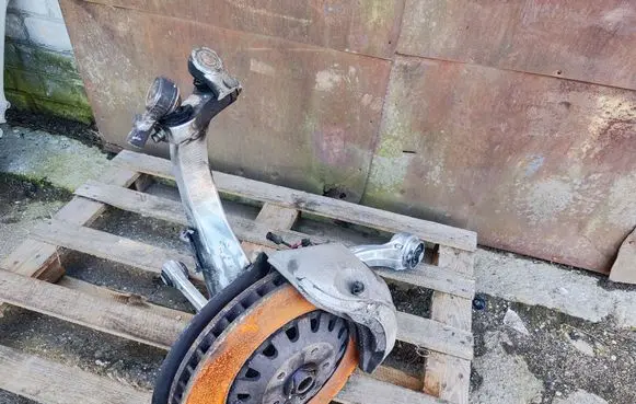 Audi Q7 4M Front wheel hub spindle knuckle 4M0407559