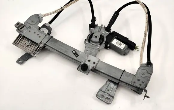 Peugeot 207 CC Front door electric window regulator 9673835380