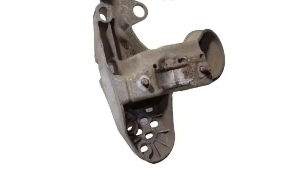 Audi A4 S4 B6 8E 8H Engine mounting bracket 8E0199351