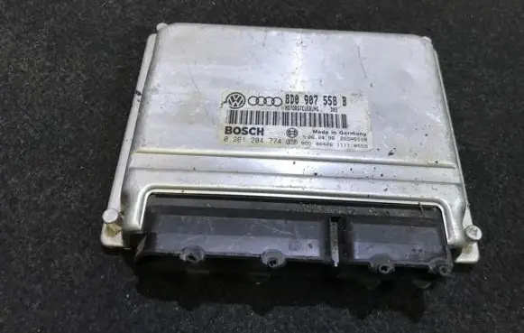Audi A4 S4 B5 8D Engine control unit/module 8d0907558b 0261204774
