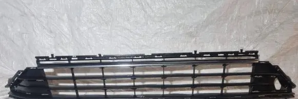 Volkswagen Golf VII Front bumper lower grill