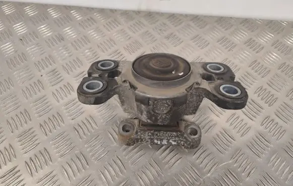Volvo V70 Engine mount bracket 6G927M121