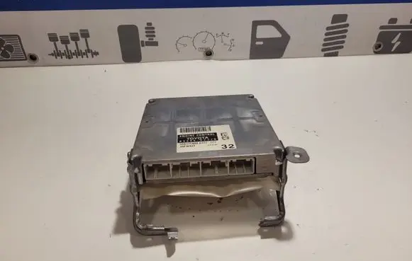 Toyota Corolla E120 E130 Engine control unit/module 8966602320