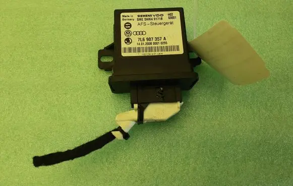 Volkswagen Touareg I Light module LCM 7L6907357A