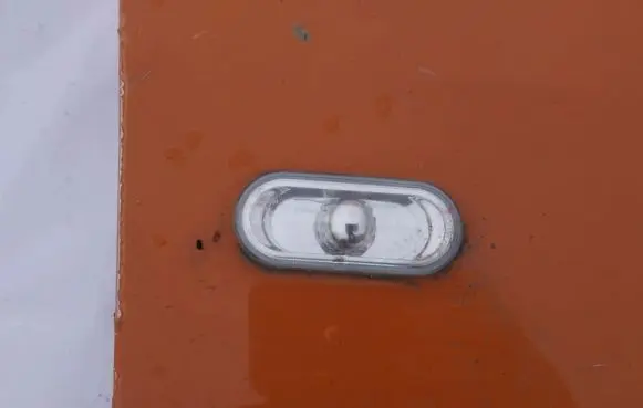 Front fender indicator light