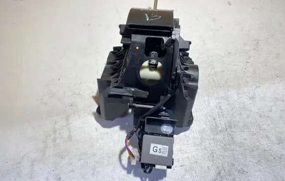 Lexus RX 450H Gear shifter/selector 08202037