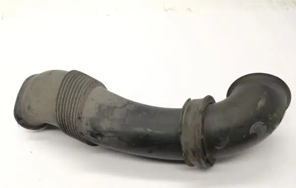 Audi Q7 4L Air intake duct part 7L6129752B