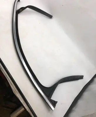 Mercedes-Benz GLC C254 Rubber seal front door window/glass 