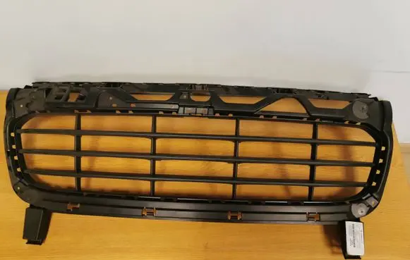 Porsche Cayenne (92A) Front bumper upper radiator grill 7P5807683