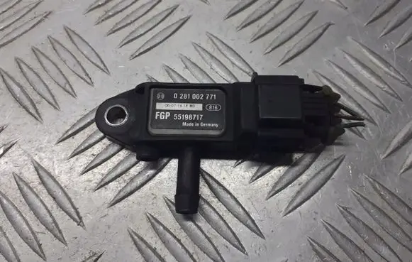 Opel Astra H Fuel pressure sensor 55198717