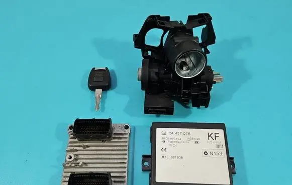 Opel Zafira A Engine control unit/module ECU 24426542 IMPRK1588814