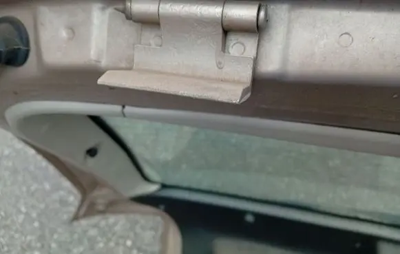Opel Astra F Tailgate/trunk/boot hinge