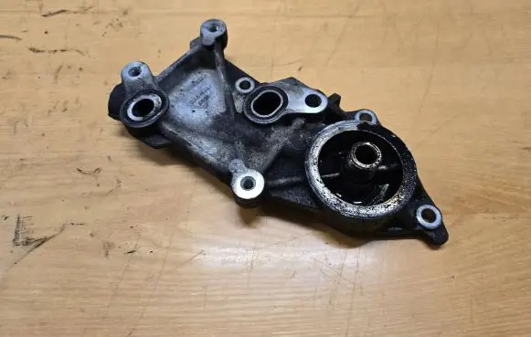 Mazda CX-7 Oil filter mounting bracket R2AA14311 S6204