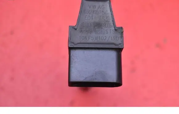 Volkswagen Touran II High voltage ignition coil 036905715C