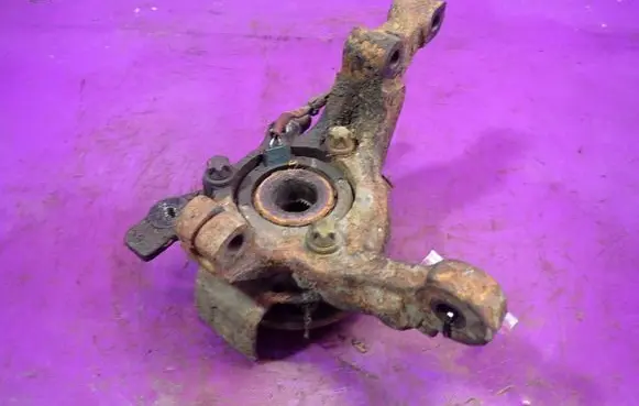 Opel Zafira A Front wheel hub spindle knuckle